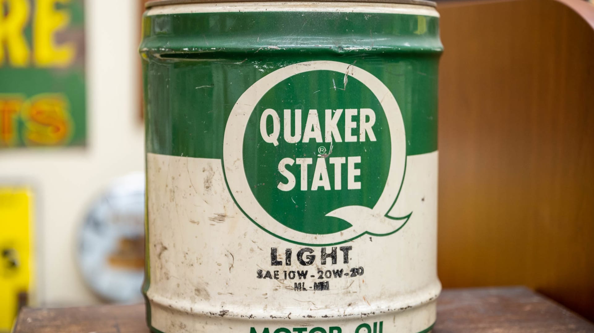1950s1960s Quaker State Light Motor Oil Can at The World’s Largest