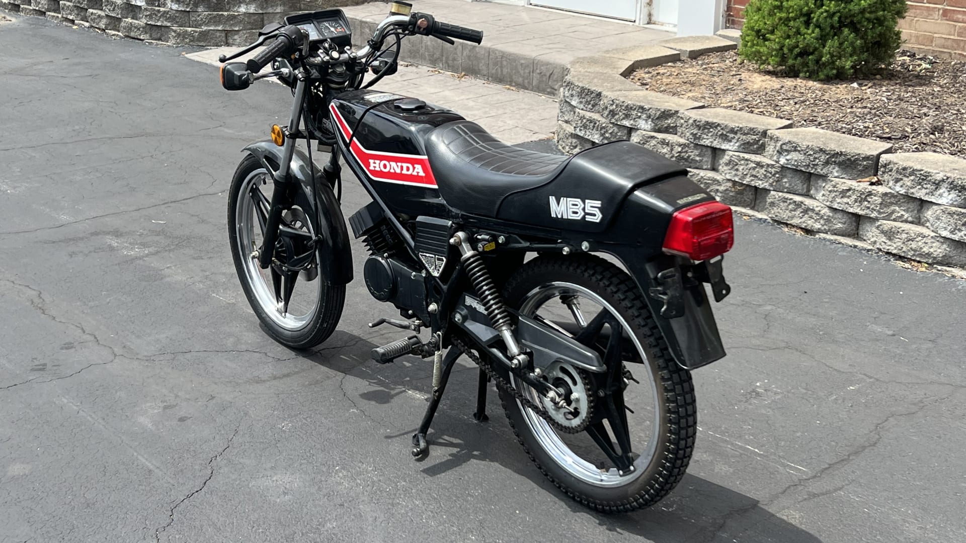 1982 Honda MB5 at Indy 2023 as F2 Mecum Auctions
