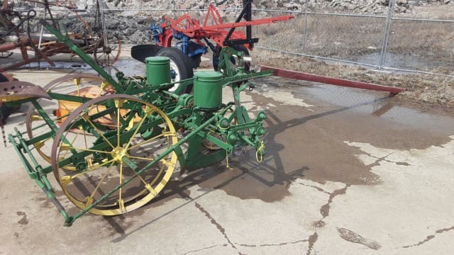 John Deere Planter At Gone Farmin Spring Classic 2023 As H89 Mecum Auctions 6413