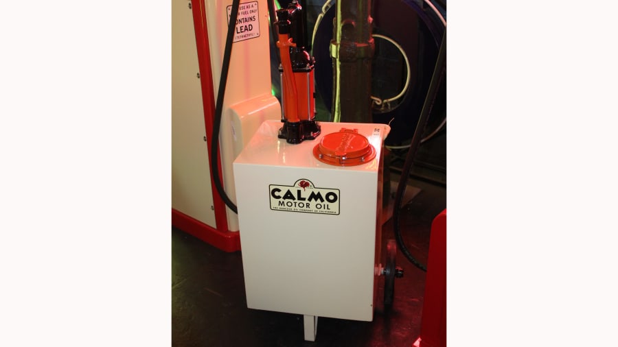 Calmo Hancock Motor Oil Hand Pump On Wheels at Anaheim 2016 as J29