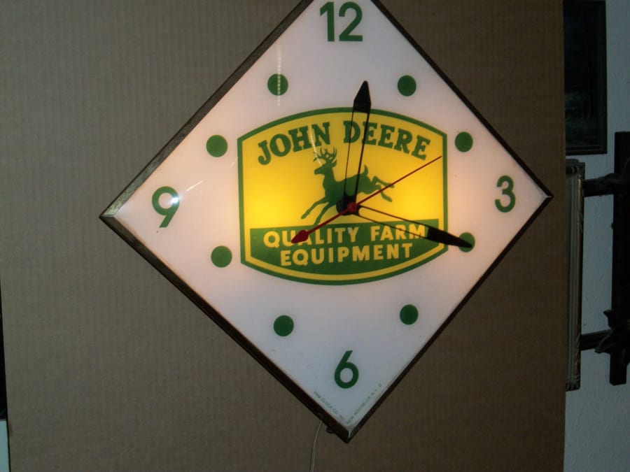John Deere Clock at Gone Farmin' Tractor Spring Classic 2016 as M306