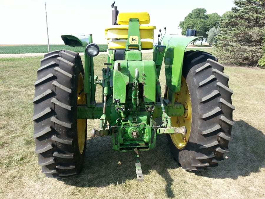 1972 John Deere 2520 at Gone Farmin' Iowa 2013 as F34 Mecum Auctions