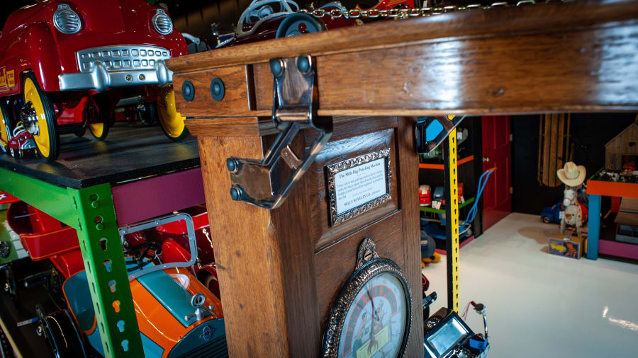 Mills Punching Bag Machine at The Eddie Vannoy Collection 2020 as M114