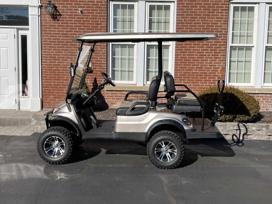 2022 Icon Golf Cart at Glendale 2023 as S25 Mecum Auctions