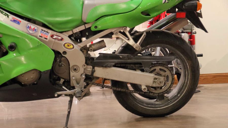 1998 Kawasaki Ninja ZX-9R For Sale At Auction - Mecum Auctions