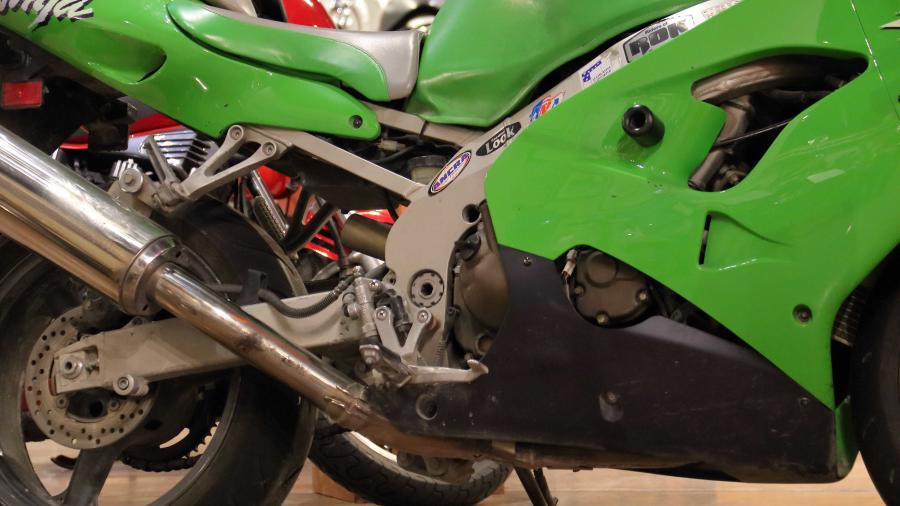 1998 Kawasaki Ninja ZX-9R For Sale At Auction - Mecum Auctions