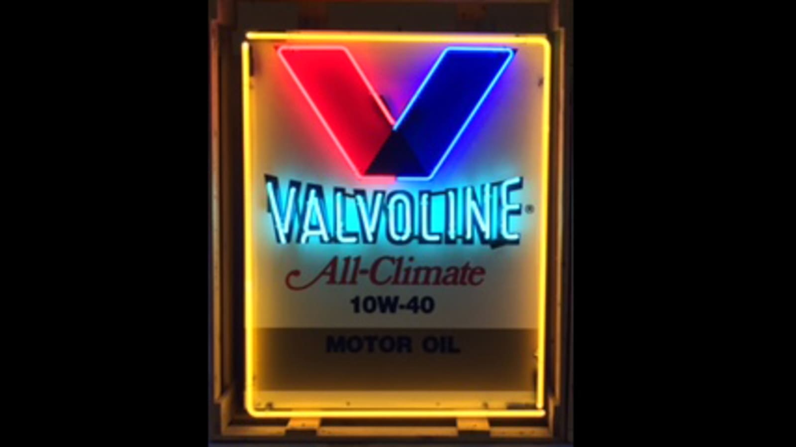 valvoline-sign-sstn-32x41in-at-chicago-2014-as-k42-mecum-auctions