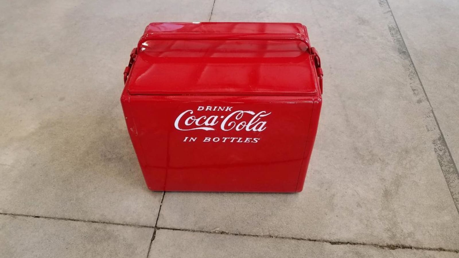 CocaCola Cooler 21x18x13 at Davenport 2020 as H440.1 Mecum Auctions