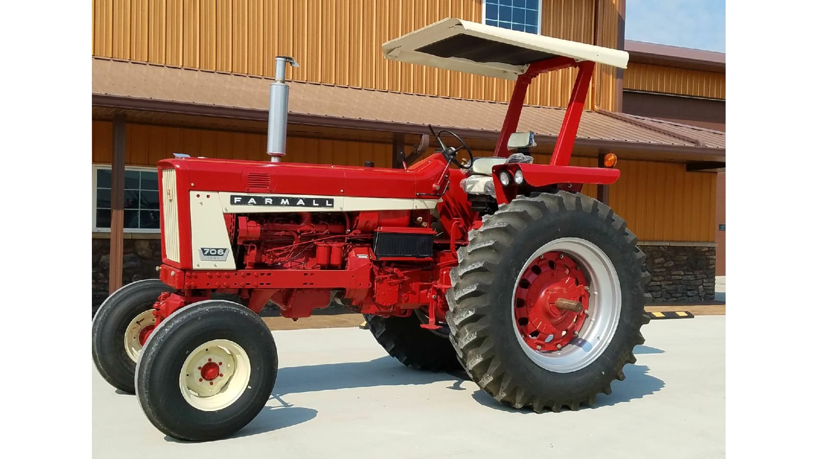 1967 Farmall 706 German Diesel at Gone Farmin' Iowa Premier 2017 as F66