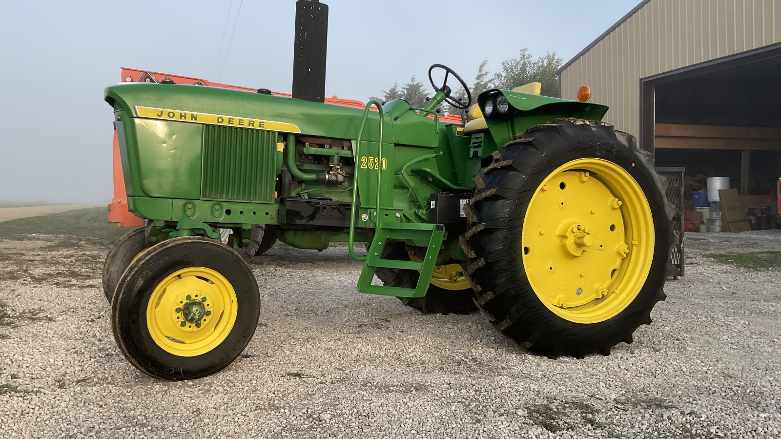 John Deere 2520 at Gone Farmin' Fall Premier 2022 as F179 Mecum Auctions