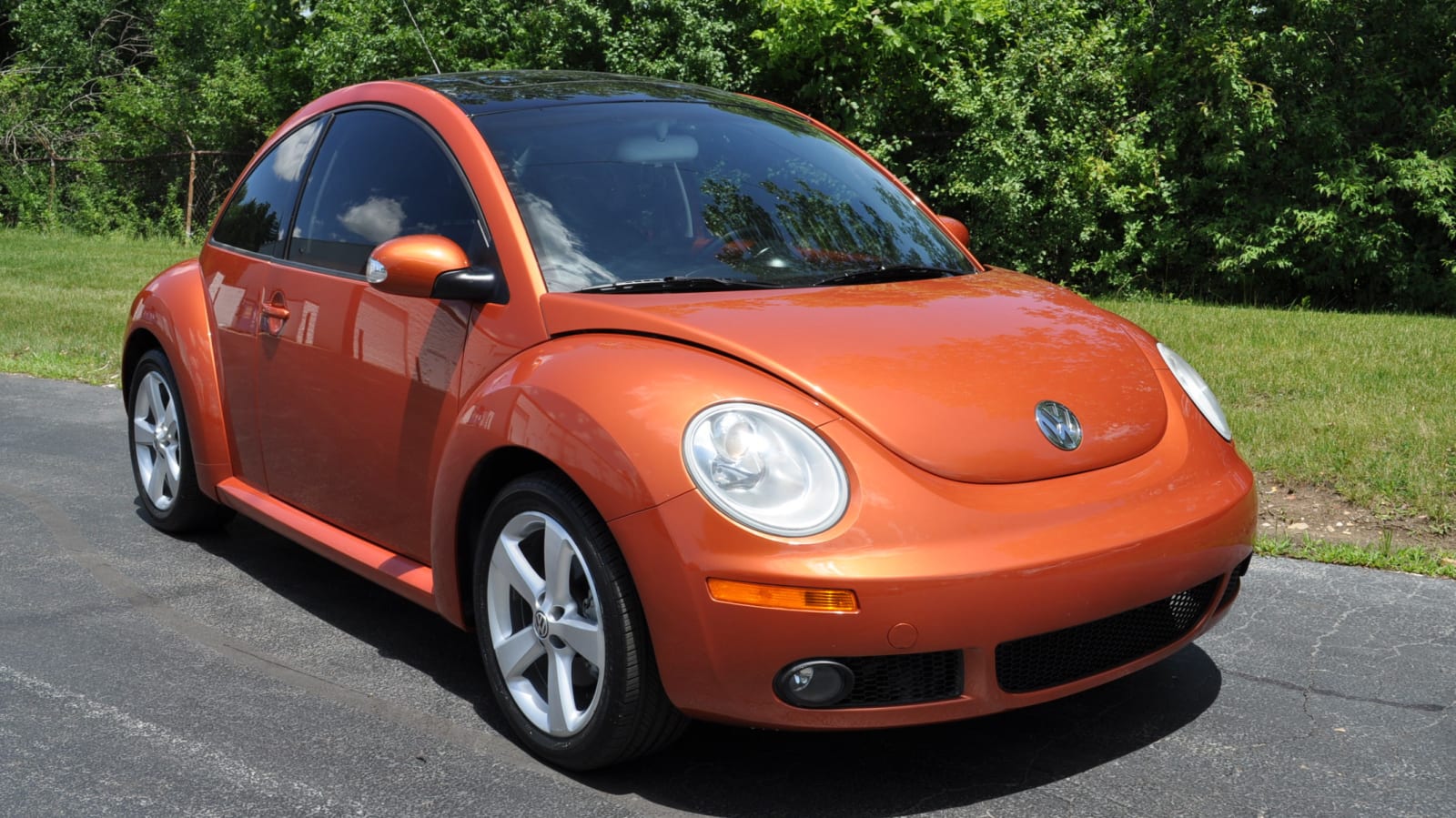 2010 Volkswagen Beetle at Harrisburg 2019 as T113 Mecum Auctions