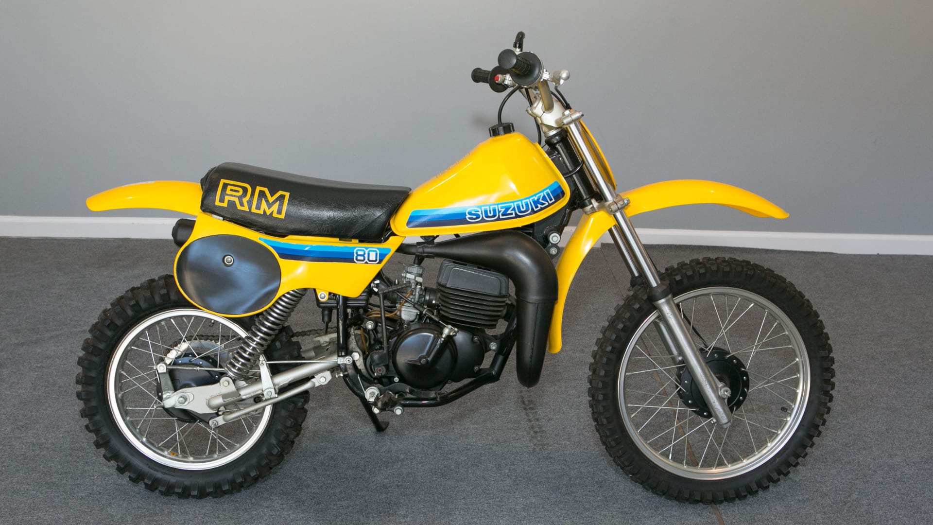 1981 Suzuki RM80 at Chicago Motorcycles 2016 as S19 - Mecum Auctions