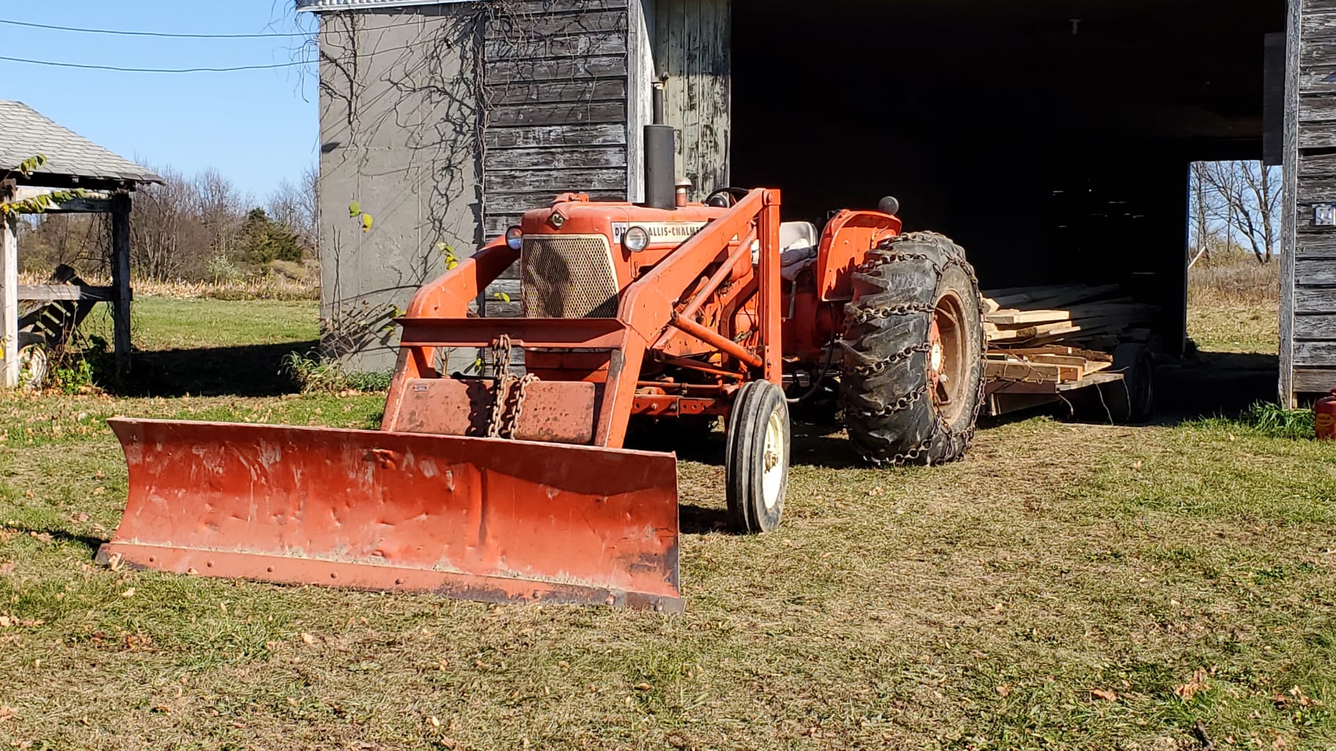 1959 Allis Chalmers D17 gas tractor - Schneider Auctioneers LLC