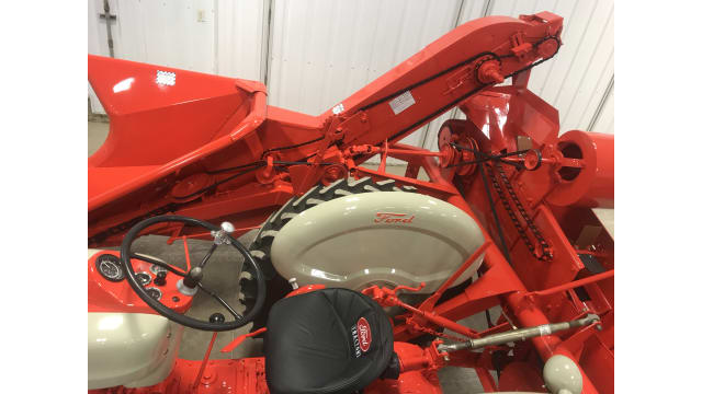 1958 Ford 861 Elenco FWD With 601 One-Row Picker at Gone Farmin' Spring ...