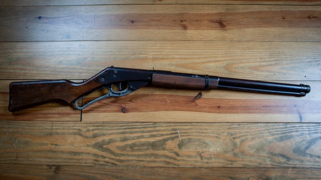 Vintage Daisy Air Rifles Plus Rack - Lot Of 12 at The Eddie Vannoy ...