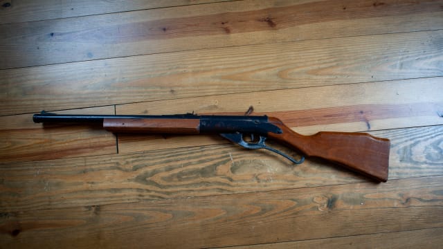 Vintage Daisy Air Rifles Plus Rack - Lot Of 12 at The Eddie Vannoy ...