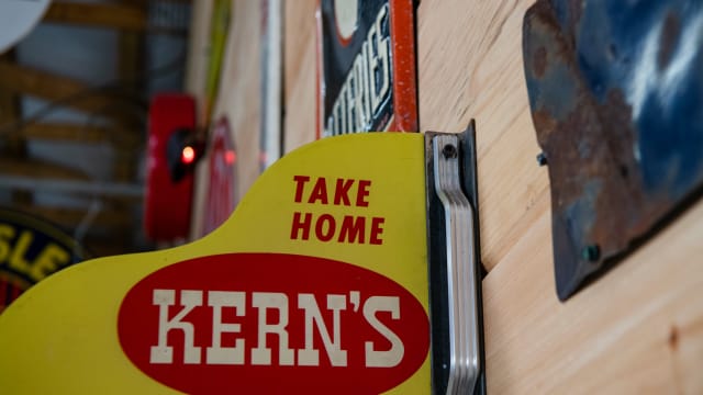 At Auction: Kern's Bread & Rolls Take It Home Thermometer