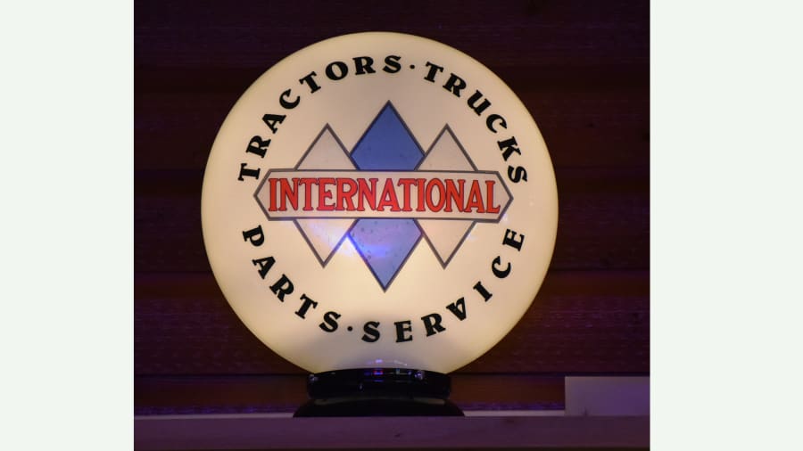 International Tractors & Trucks Globe at Indy Road Art 2017 as J167