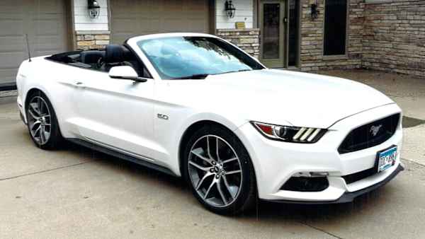 2017 Ford Mustang: market value and price history