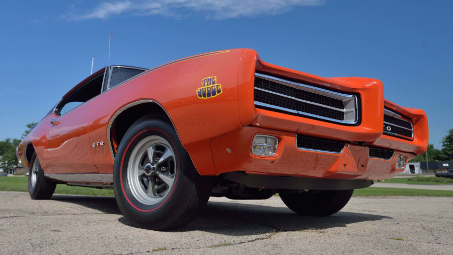 Racing Champions 1:64 die cast 1969 Pontiac GTO Orange-Crème Fade