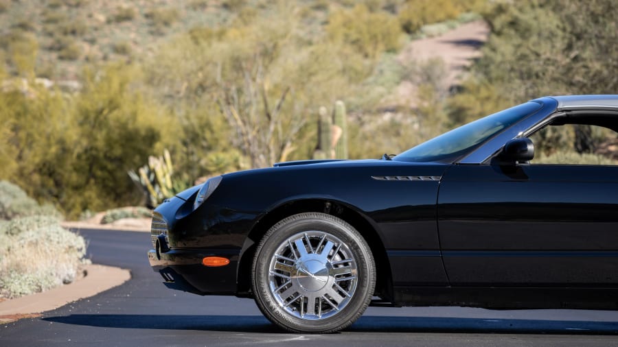 bornganmo2004　トゥモローランド　MACPHEE 187-Mile 2002 Ford Thunderbird Neiman Marcus Edition for