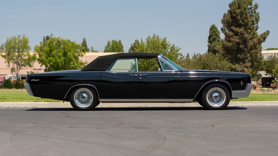 【レア本！希少】ThomasCook Continental Tible 1966 Lincoln Continental | Classic Auto Mall
