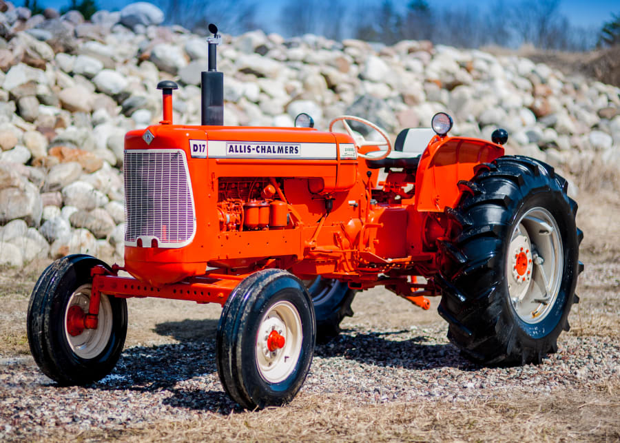 1967 Allis Chalmers D17 Series 4 Diesel at Ontario Tractor Auction