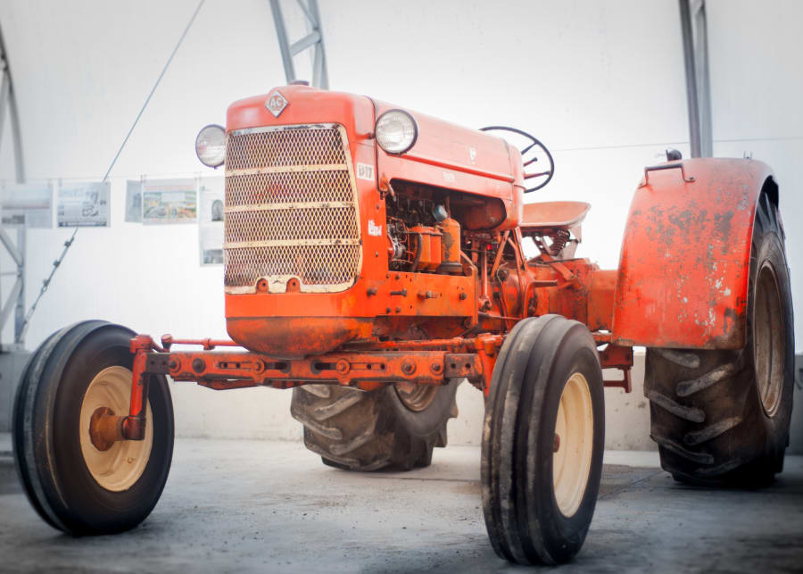 1967 Allis Chalmers D17 Series 4 Diesel at Ontario Tractor Auction