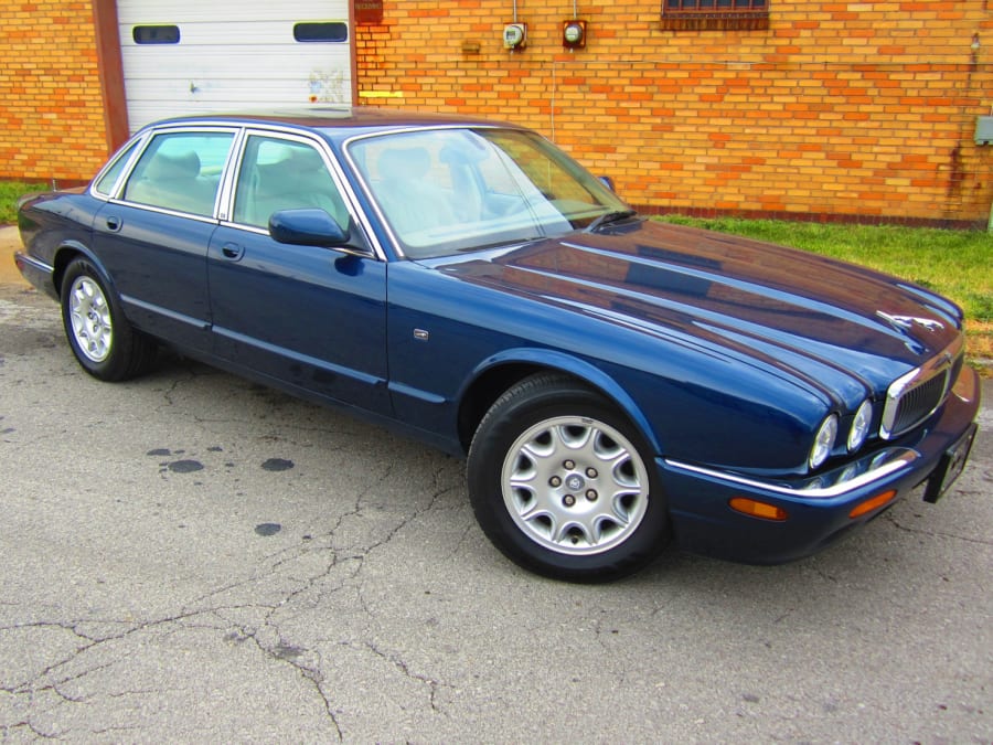 2000 Jaguar XJ8 Sovereign for Sale at Auction Mecum Auctions