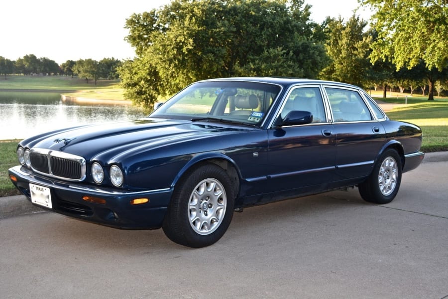 2000 Jaguar XJ8 Sovereign for Sale at Auction Mecum Auctions