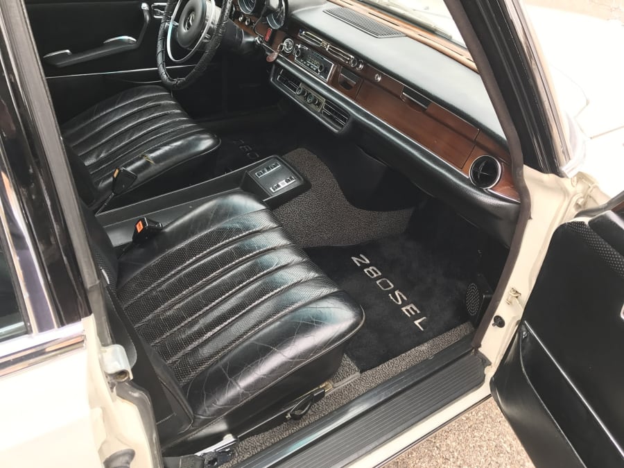 AO396 VEREM 1/43 MERCEDES 280 1972 NOIRE REF 324 TRES BON ETAT