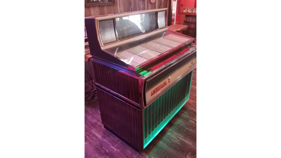 グ*ィ様 Wurlitzer AMERICANA II ジュークボックス グ*ィ様 Wurlitzer AMERICANA II ジュークボックス Sold at