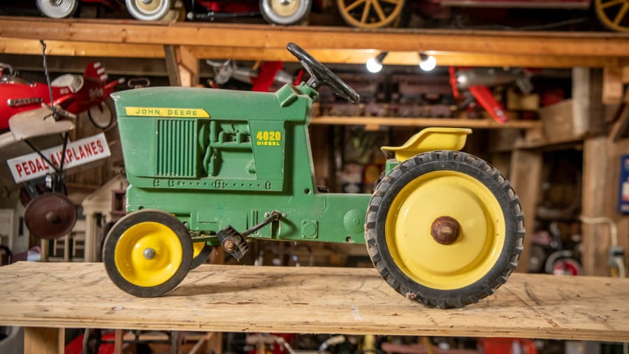 John deere 4020 diesel pedal best sale tractor