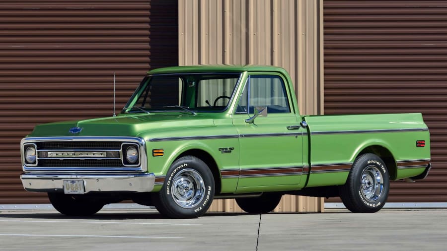 69’CHEVROLET C-10 Patina 1969 Chevy CST/10: A Sleeper Daily Driver