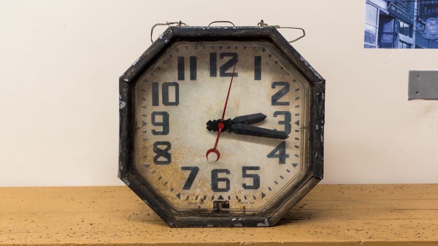 NeonRay Clock 25 Inches at Kissimmee 2018 as Z26 Mecum Auctions