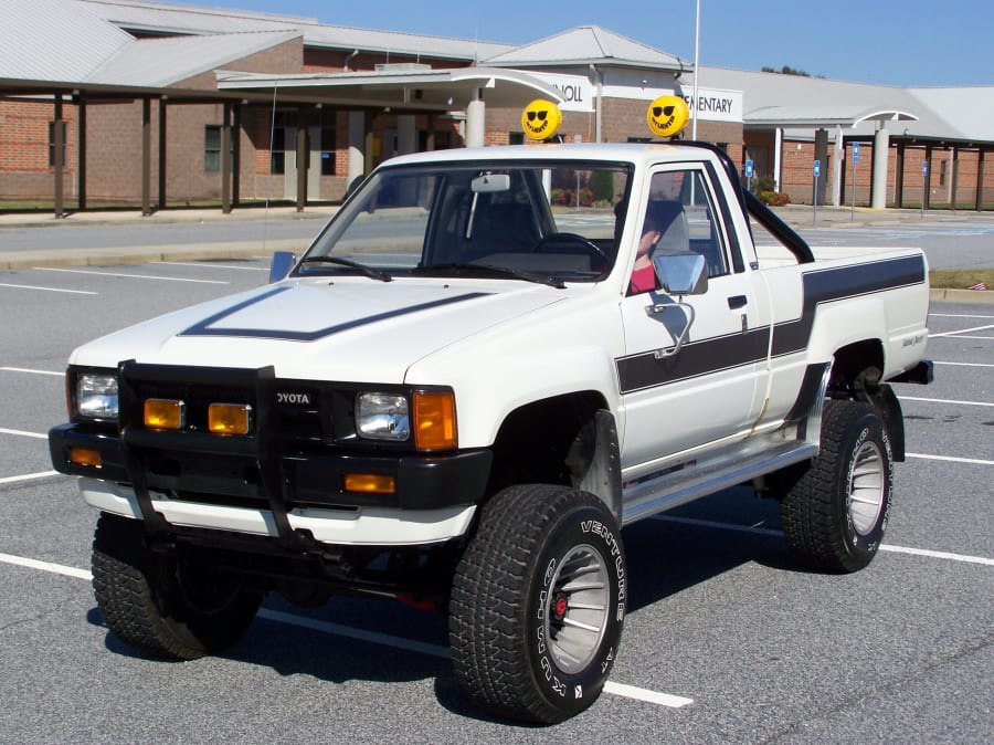 1985 Toyota Pickup 4WD - YouTube
