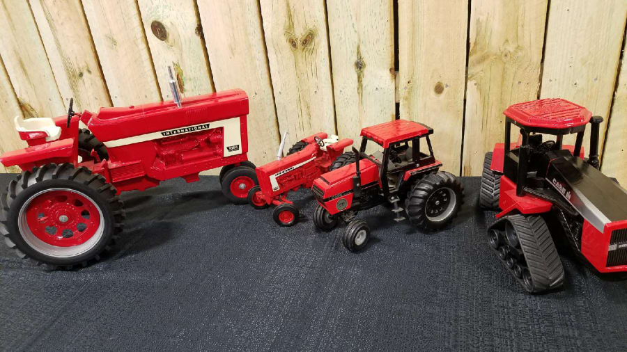 Red Tractors Lot Of 4 for Sale at Auction Mecum Auctions