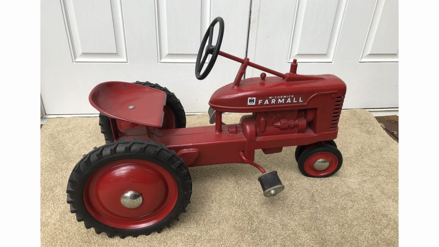 Farmall Pedal Tractor for Sale at Auction - Mecum Auctions