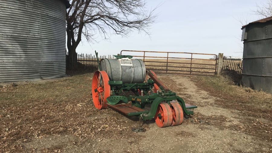 1940s New Idea Tobacco Planter For Sale At Auction