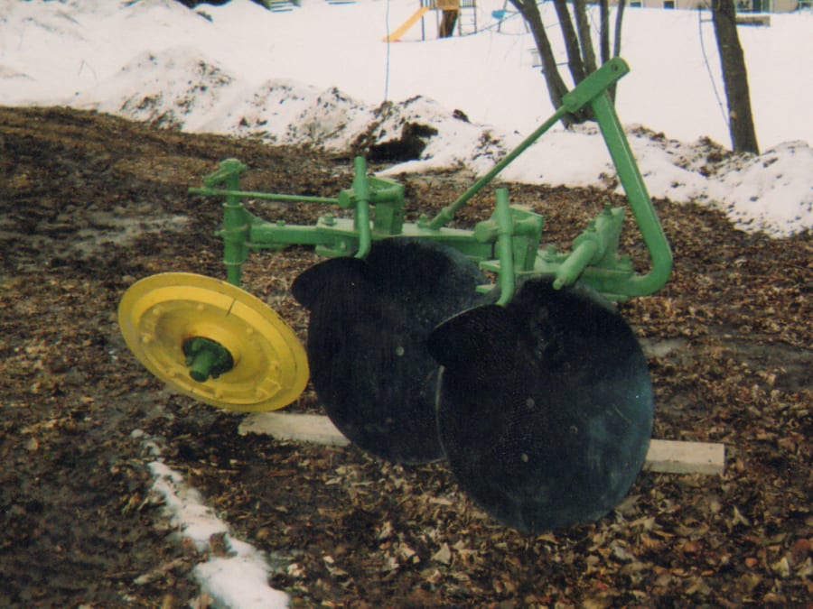 John Deere 2 Bottom Disc Plow Model 472 For Sale At Auction Mecum Auctions 4995