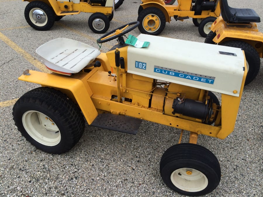 International Cub Cadet 102 at Gone Farmin' Walworth 2014 as F106