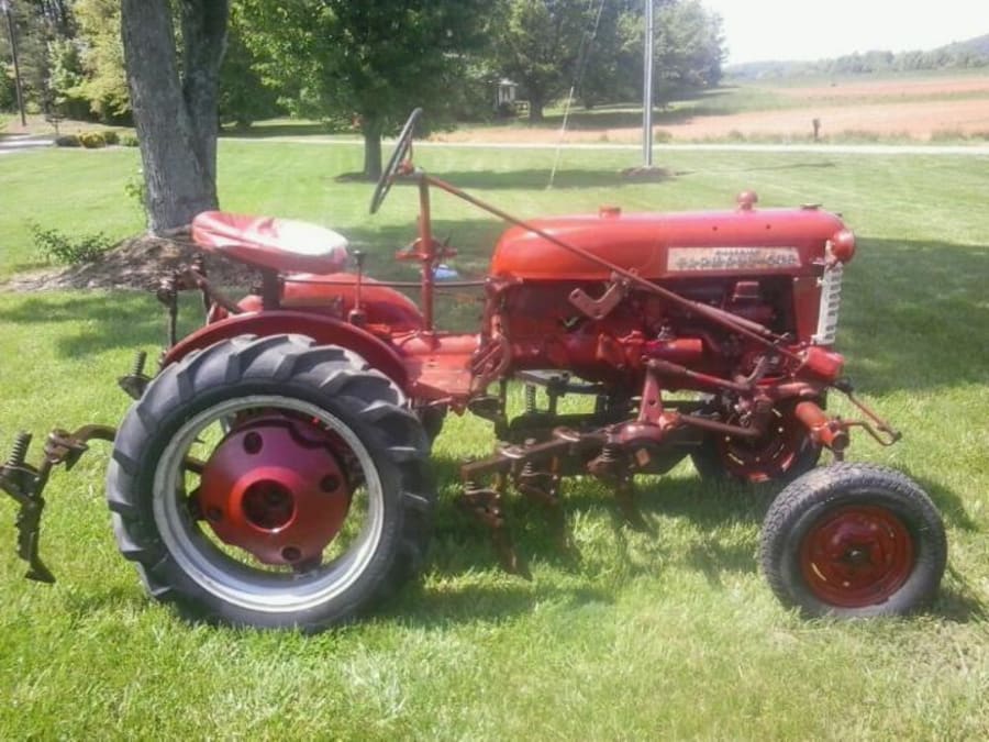 1957 Farmall Cub With Cultivators at Gone Farmin' Nashville 2015 as S13