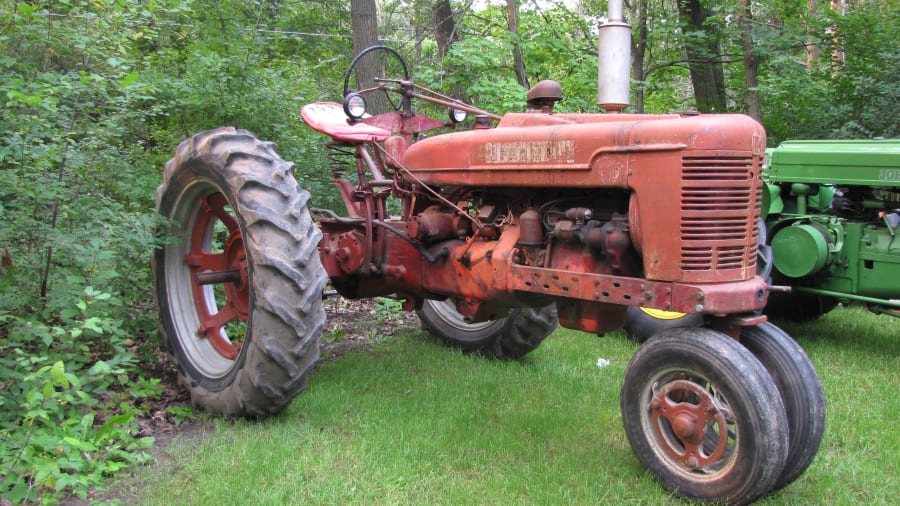 Farmall Super H at Gone Farmin' Iowa Premier 2015 as F1 Mecum Auctions