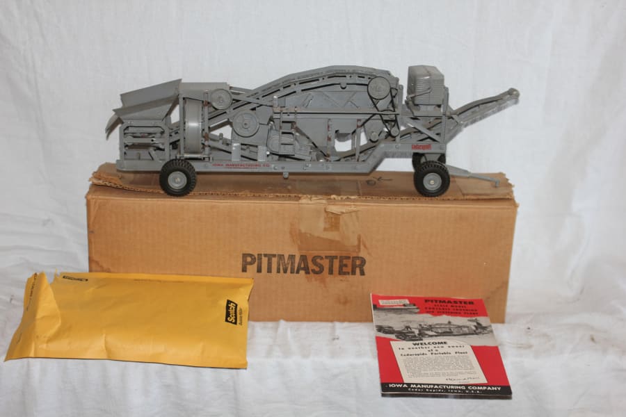 Ruehl Cedar Rapids Pit Master NIB at Gone Farmin' Iowa Premier 2015 as