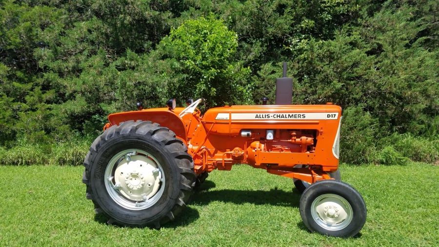 1967 Allis Chalmers D17 Series IV tractor in Sabetha, KS