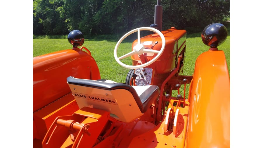 1966 Allis Chalmers D17 Series 4 tractor in Tonganoxie, KS