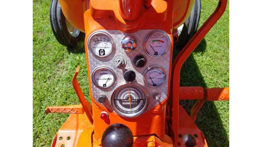 1966 Allis Chalmers D17 Series 4 tractor in Tonganoxie, KS