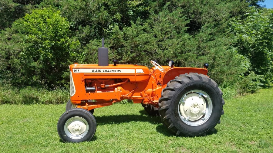 1967 Allis Chalmers D17 Series IV tractor in Sabetha, KS