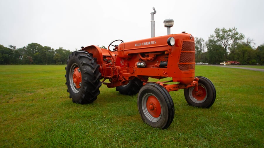 1959 Allis Chalmers D17 gas tractor - Schneider Auctioneers LLC