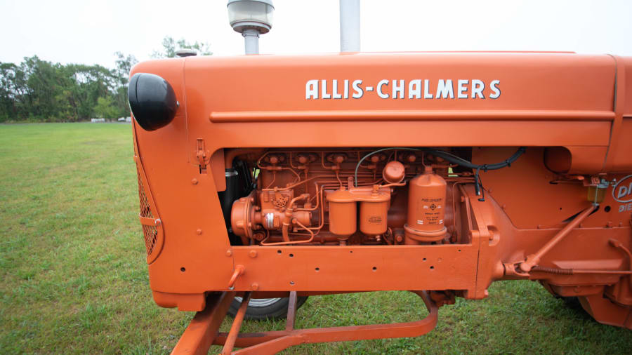 1959 Allis Chalmers D17 gas tractor - Schneider Auctioneers LLC